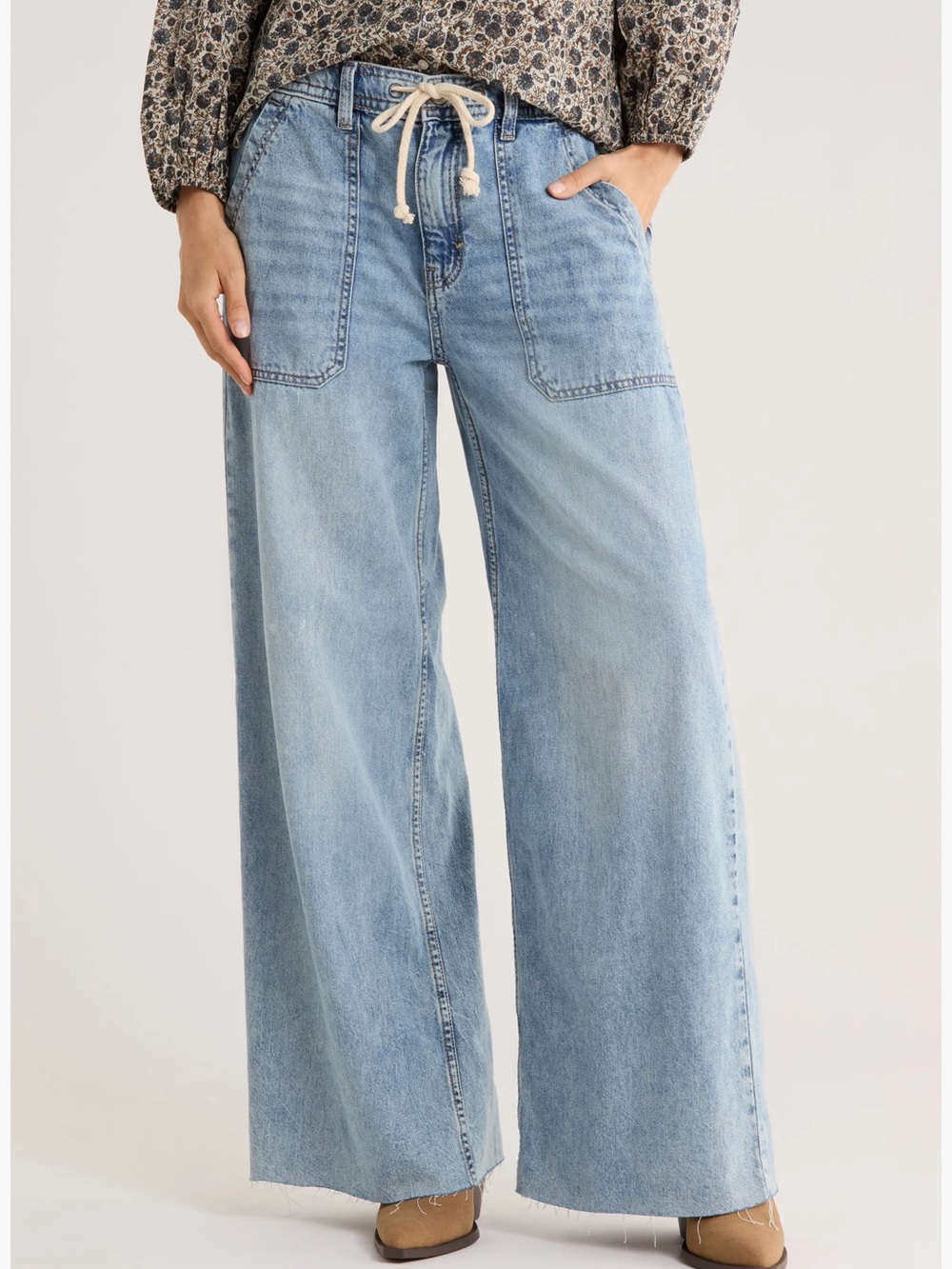 Lucky Brand Patch Pocket Raw Hem Wide Leg Pull-On Jeans